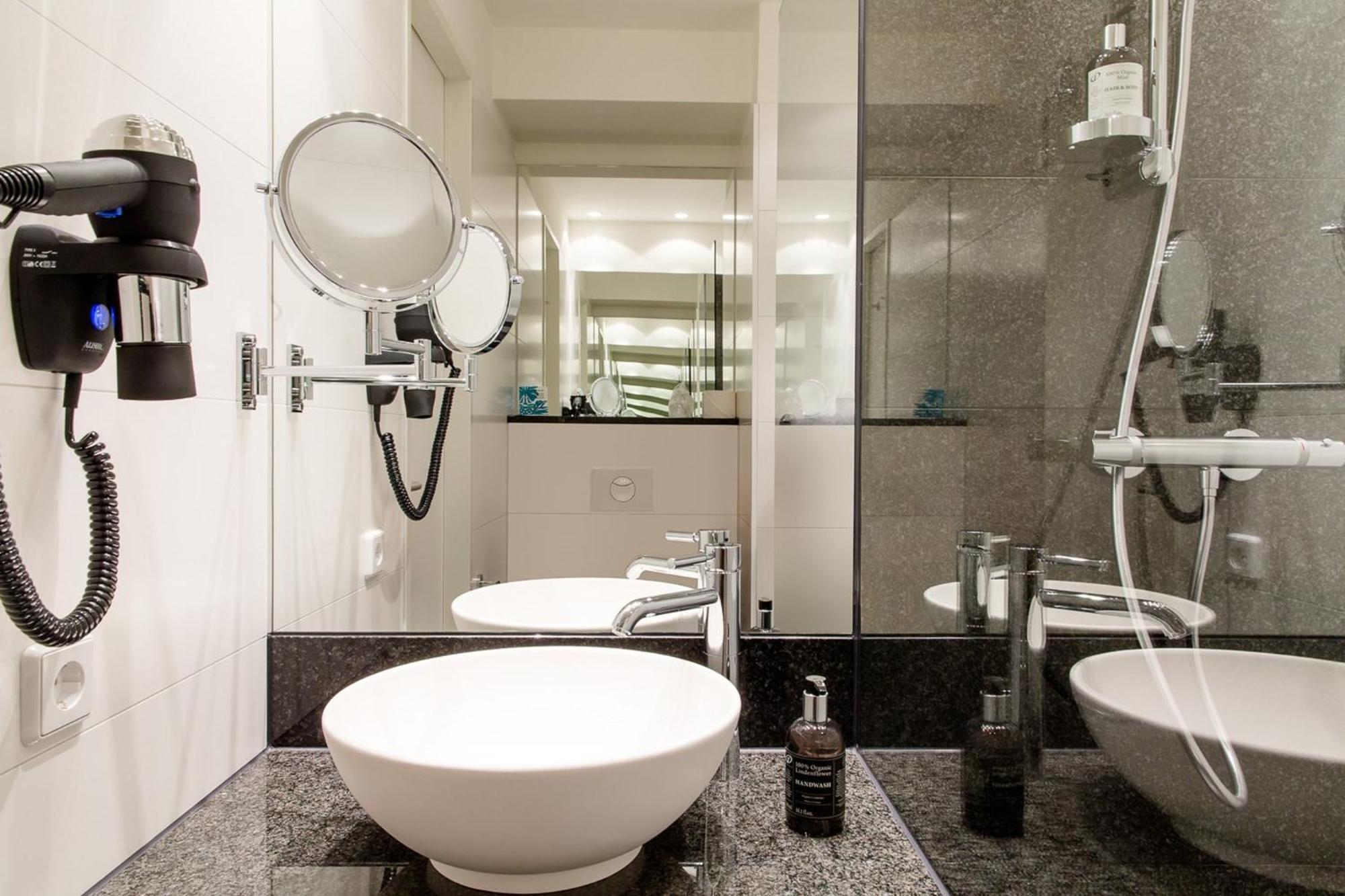 Motel One Frankfurt-Eastside Франкфурт-на-Майне Экстерьер фото