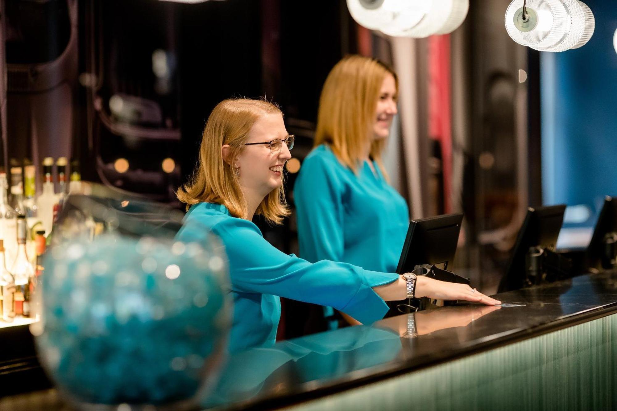 Motel One Frankfurt-Eastside Франкфурт-на-Майне Экстерьер фото