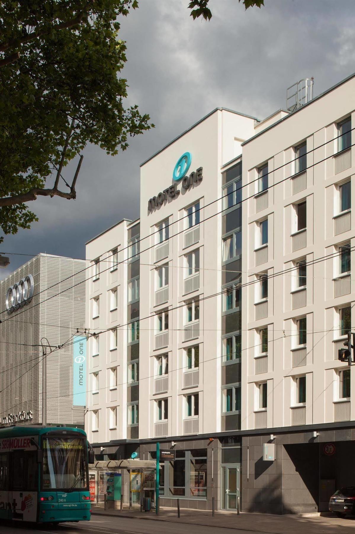 Motel One Frankfurt-Eastside Франкфурт-на-Майне Экстерьер фото
