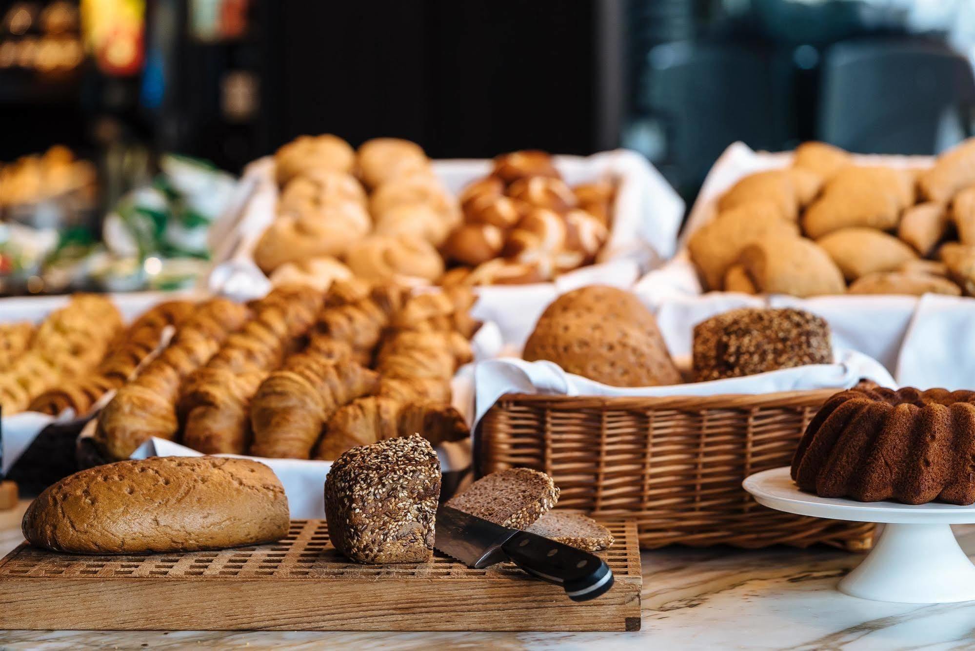 Motel One Frankfurt-Eastside Франкфурт-на-Майне Экстерьер фото