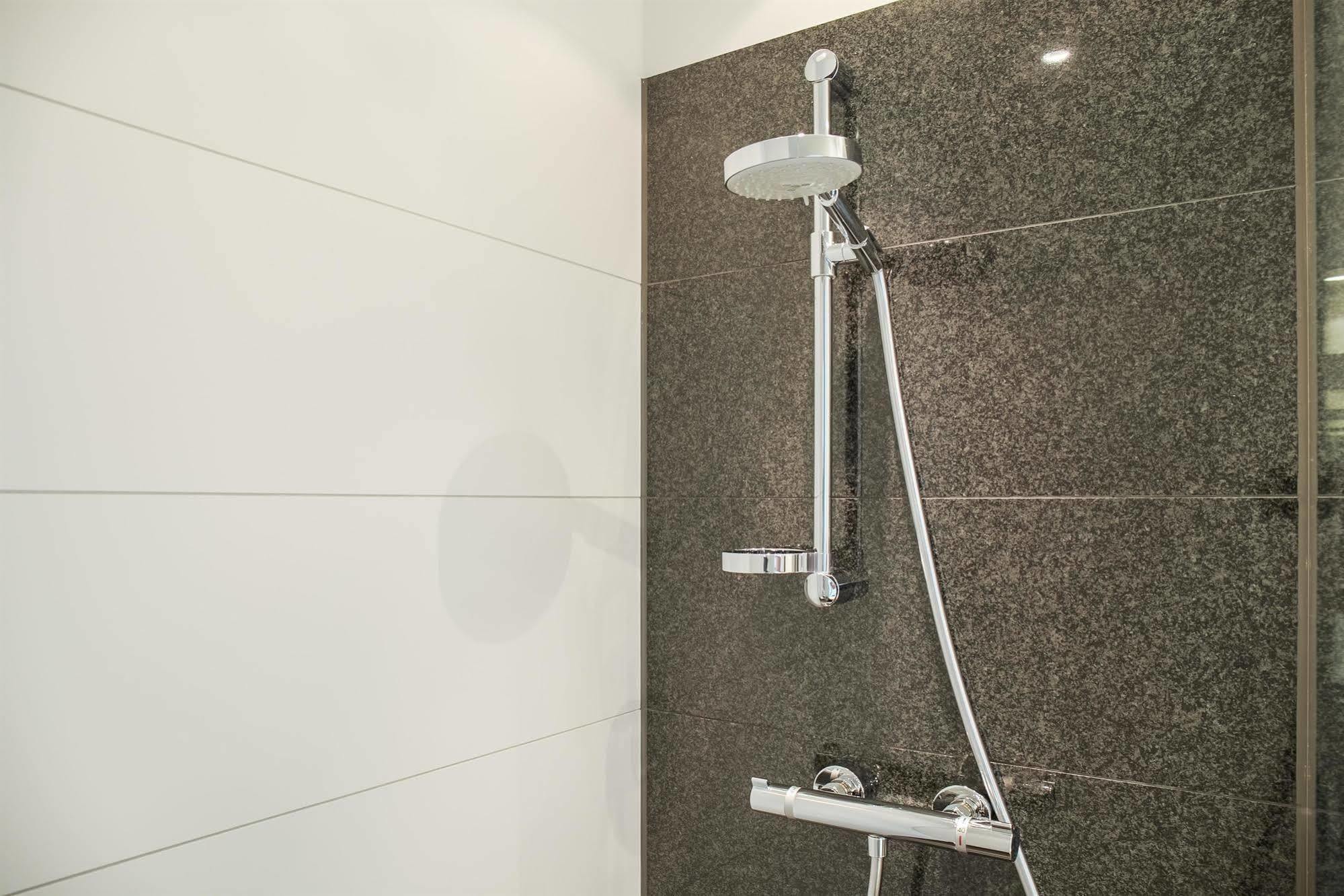 Motel One Frankfurt-Eastside Франкфурт-на-Майне Экстерьер фото