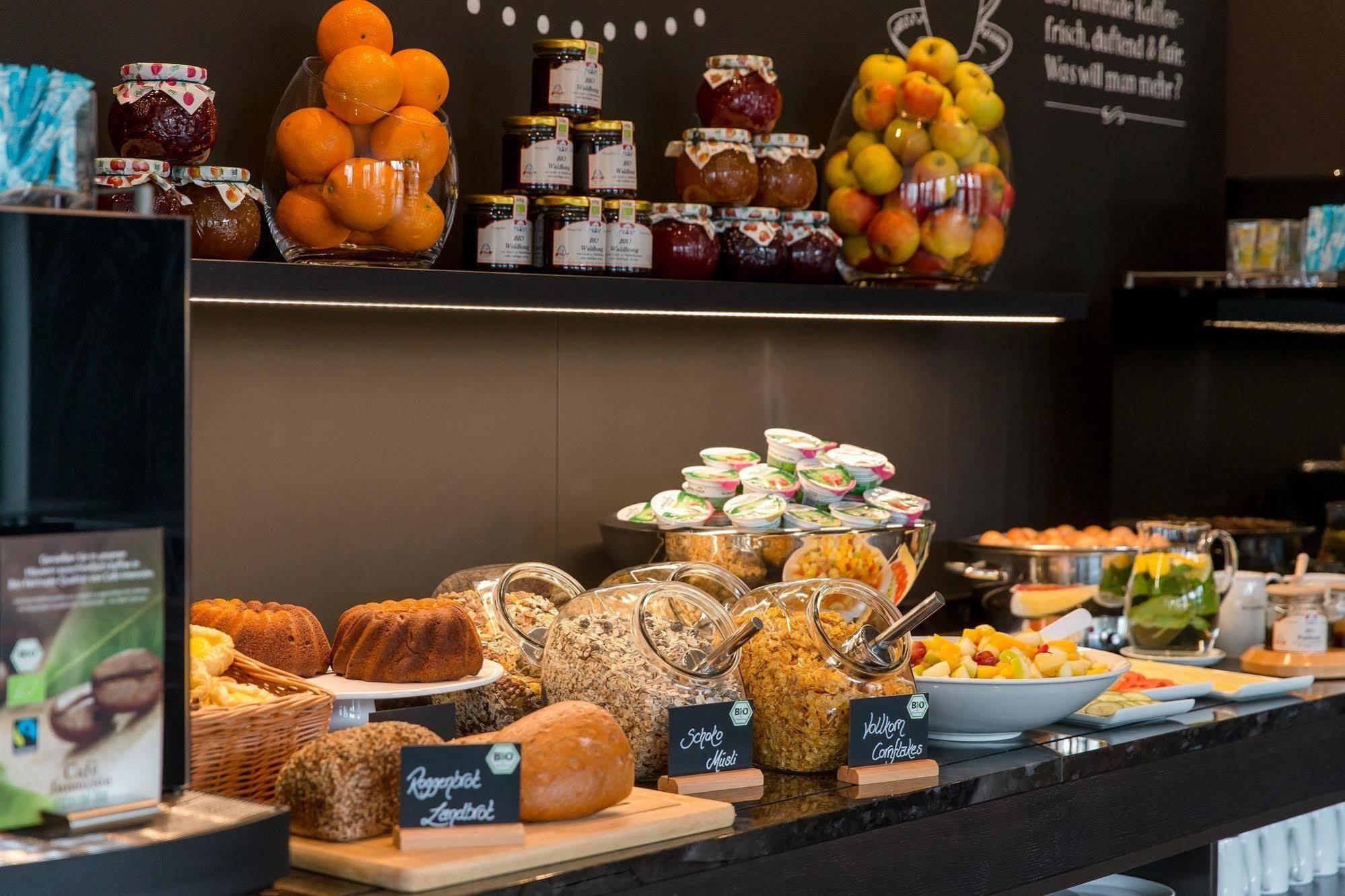 Motel One Frankfurt-Eastside Франкфурт-на-Майне Экстерьер фото